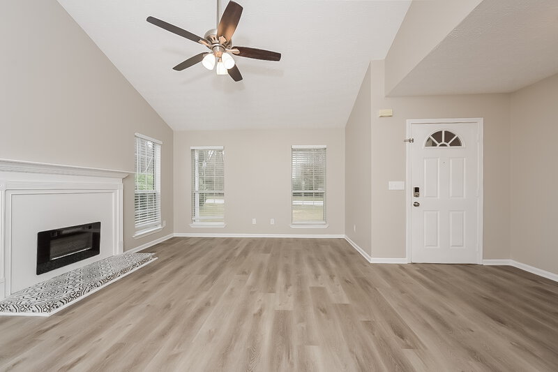 1,860/Mo, 7731 Tara Rd Jonesboro, GA 30236 Living Room View 2