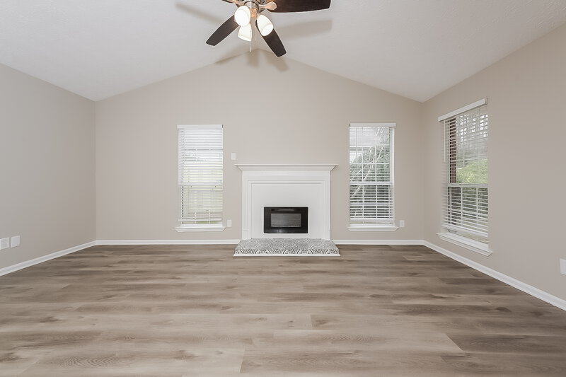 1,860/Mo, 7731 Tara Rd Jonesboro, GA 30236 Living Room View 3