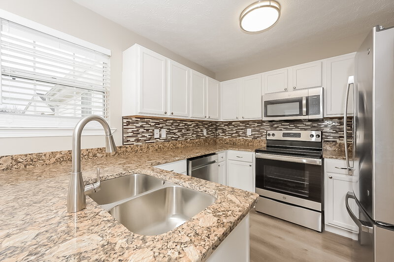 1,860/Mo, 7731 Tara Rd Jonesboro, GA 30236 Kitchen View