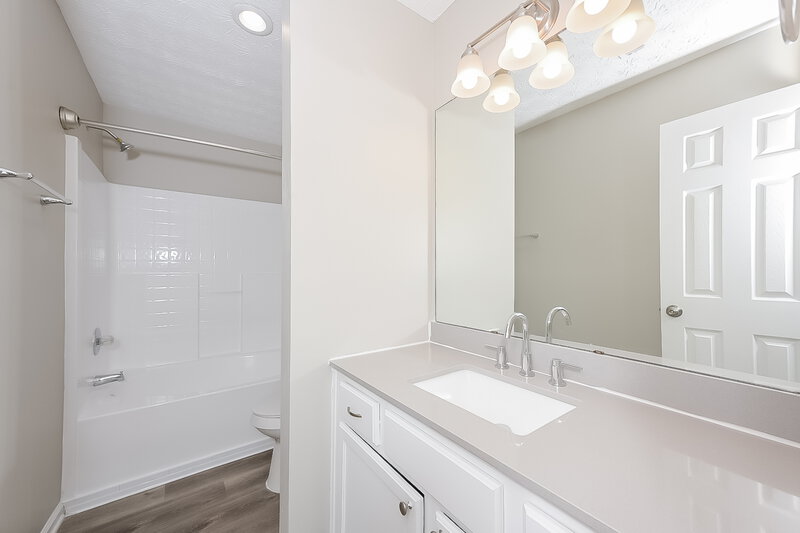 1,860/Mo, 7731 Tara Rd Jonesboro, GA 30236 Main Bathroom View
