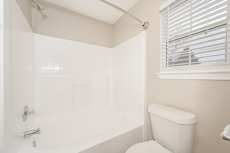 1,860/Mo, 7731 Tara Rd Jonesboro, GA 30236 Bathroom View