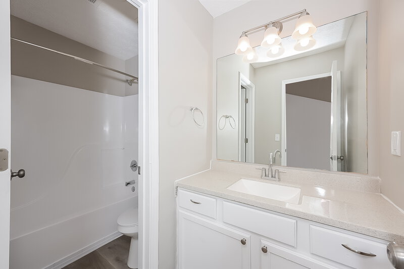 1,860/Mo, 7731 Tara Rd Jonesboro, GA 30236 Bathroom View 2