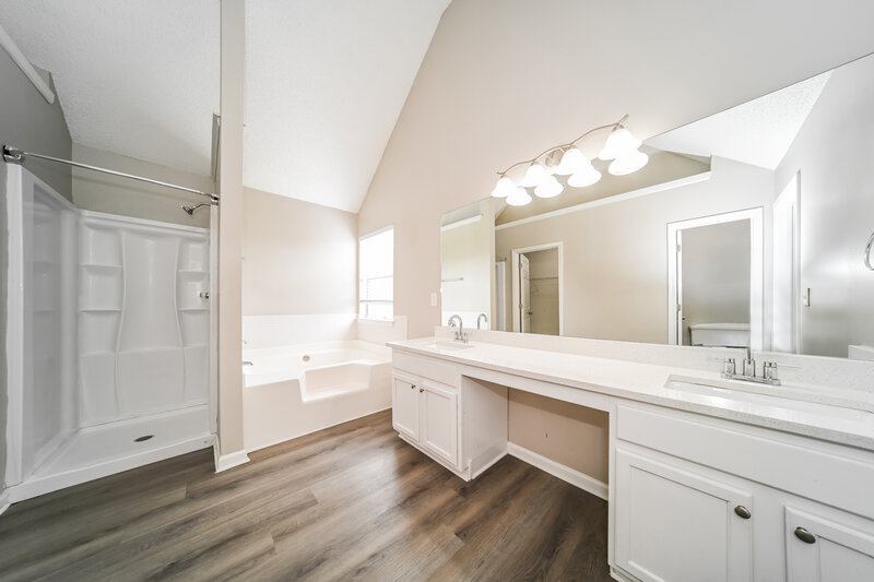 2,465/Mo, 6243 Sayler Park Lithonia, GA 30058 Main Bathroom View