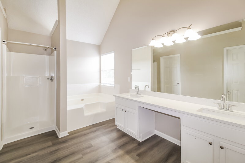 3,430/Mo, 6243 Sayler Park Drive Lithonia, GA 30058 Main Bathroom View