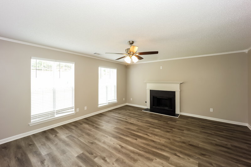 2,015/Mo, 1072 Wynnbrook Ln Jonesboro, GA 30238 Family Room View 2