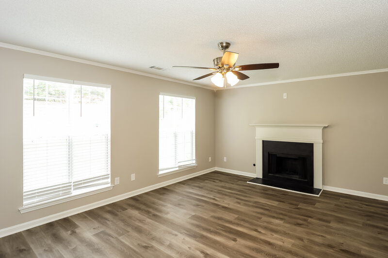 2,015/Mo, 1072 Wynnbrook Ln Jonesboro, GA 30238 Family Room View 3
