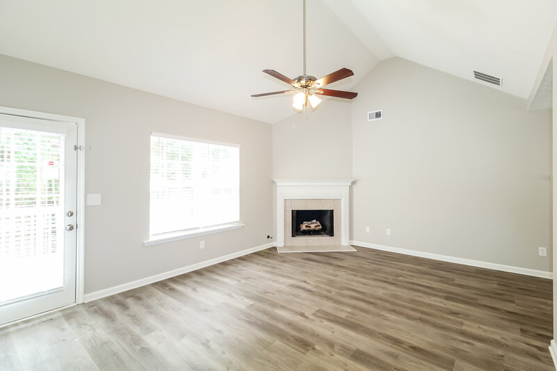 3,120/Mo, 1374 Stephens Pond Vw Loganville, GA 30052 Living Room View 2