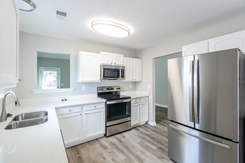3,120/Mo, 1374 Stephens Pond Vw Loganville, GA 30052 Kitchen View