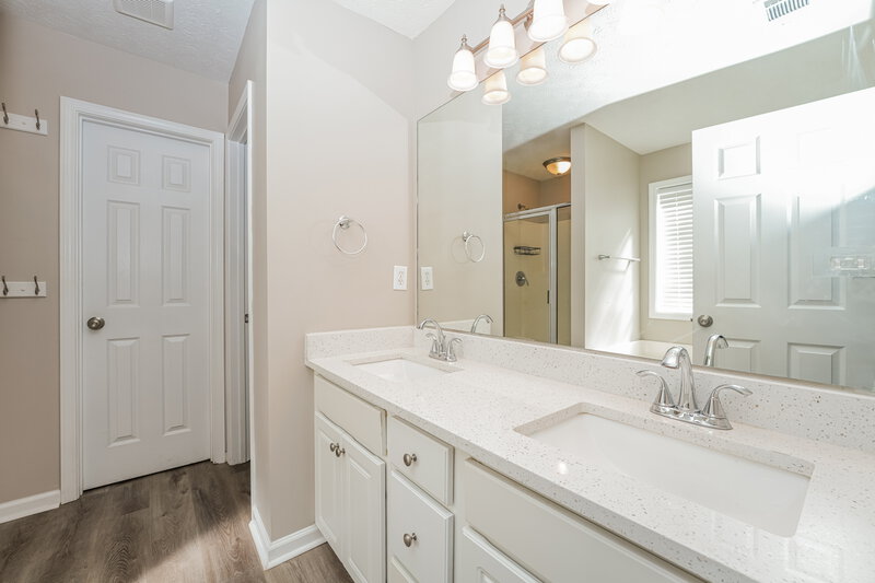 1,895/Mo, 725 Loblolly Ln Winder, GA 30680 Main Bathroom View