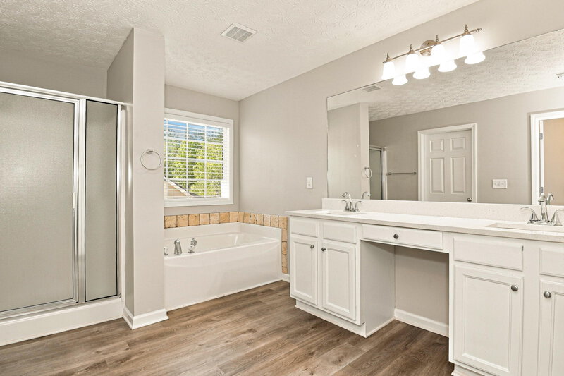 2,135/Mo, 1137 Bowlin Dr Locust Grove, GA 30248 Primary Bathroom View