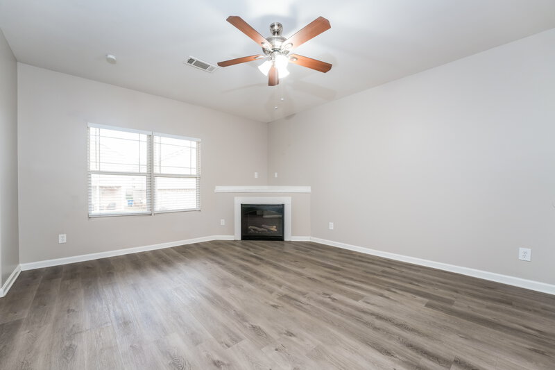 1,900/Mo, 4014 Haworth Pkwy McDonough, GA 30253 Living Room View