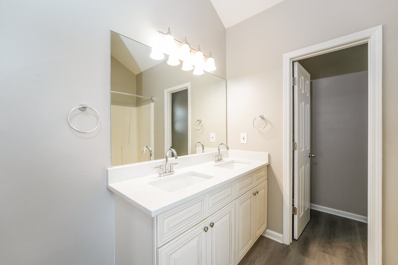 1,900/Mo, 4014 Haworth Pkwy McDonough, GA 30253 Main Bathroom View