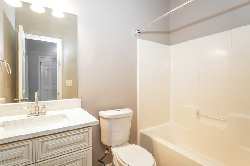 1,900/Mo, 4014 Haworth Pkwy McDonough, GA 30253 Bathroom View