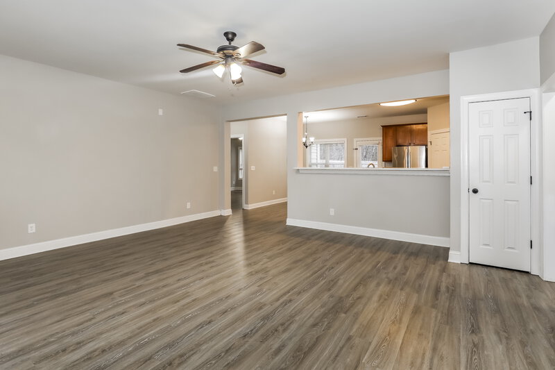 2,100/Mo, 165 Spring Cir Senoia, GA 30276 Living Room View