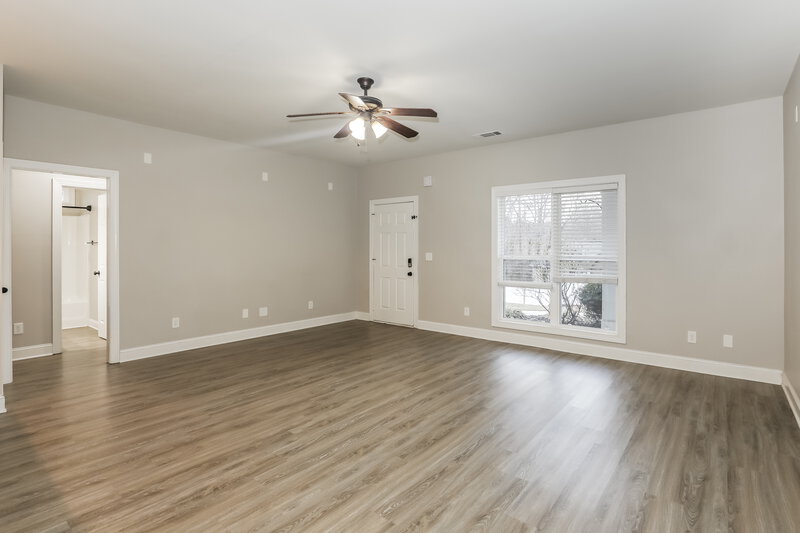 2,100/Mo, 165 Spring Cir Senoia, GA 30276 Living Room View 2