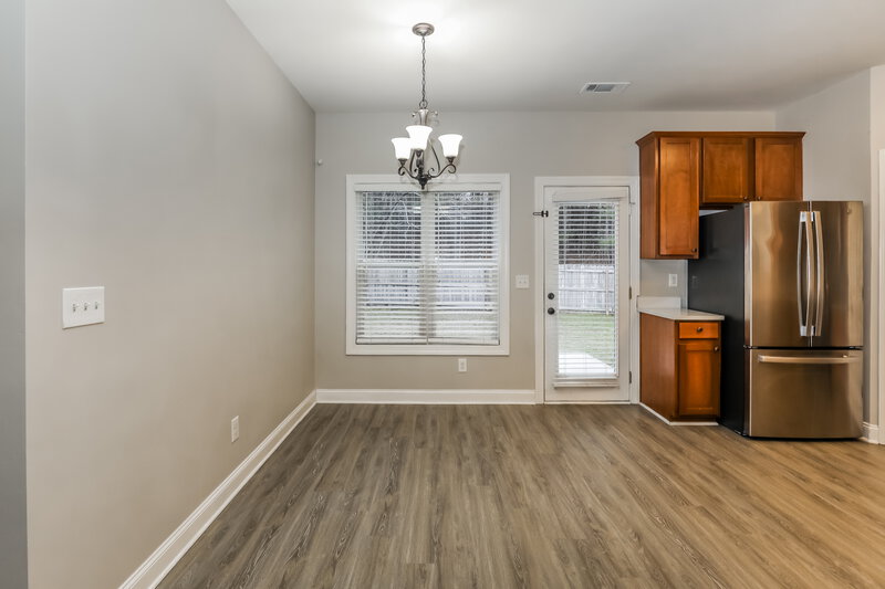 2,100/Mo, 165 Spring Cir Senoia, GA 30276 Dining Room View 2