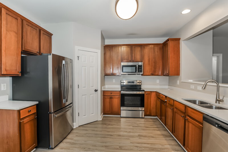 2,100/Mo, 165 Spring Cir Senoia, GA 30276 Kitchen View