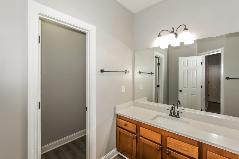 2,100/Mo, 165 Spring Cir Senoia, GA 30276 Bathroom View