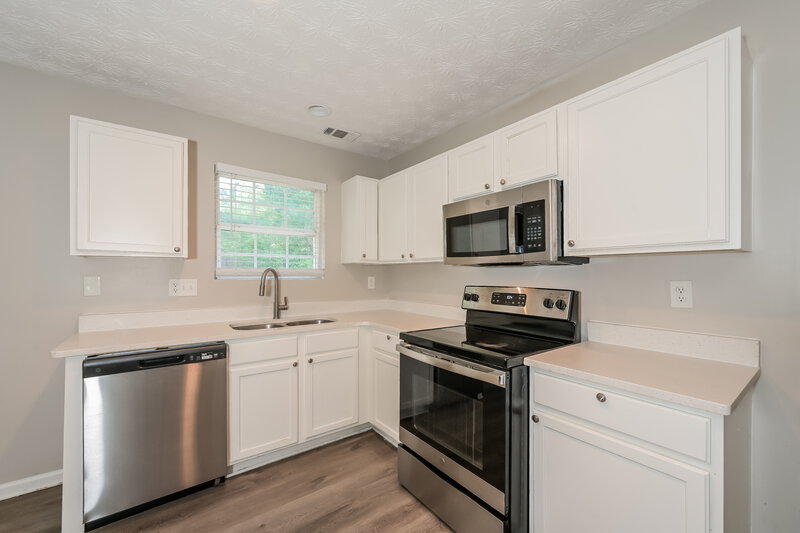 2,515/Mo, 7023 Red Maple Ln Lithonia, GA 30058 Kitchen View