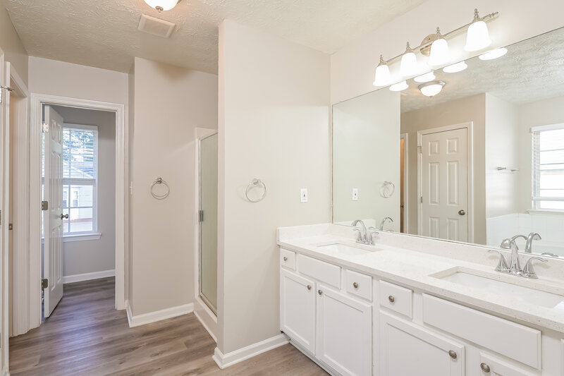 2,515/Mo, 7023 Red Maple Ln Lithonia, GA 30058 Main Bathroom View