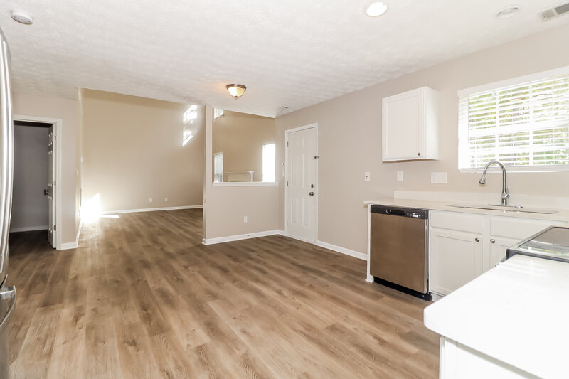 2,605/Mo, 7023 Red Maple Ln Lithonia, GA 30058 Kitchen View 2