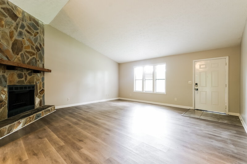 2,040/Mo, 319 Knollwood Ln Woodstock, GA 30188 Living Room View