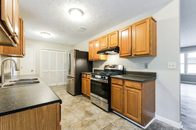 2,040/Mo, 319 Knollwood Ln Woodstock, GA 30188 Kitchen View