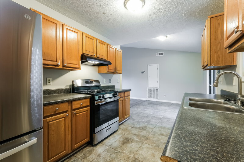 2,040/Mo, 319 Knollwood Ln Woodstock, GA 30188 Kitchen View 2