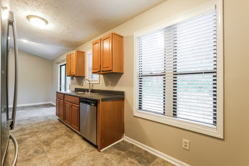 2,040/Mo, 319 Knollwood Ln Woodstock, GA 30188 Kitchen View 3