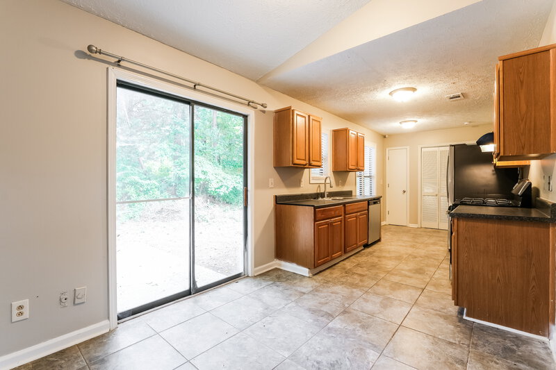 2,040/Mo, 319 Knollwood Ln Woodstock, GA 30188 Kitchen View 4