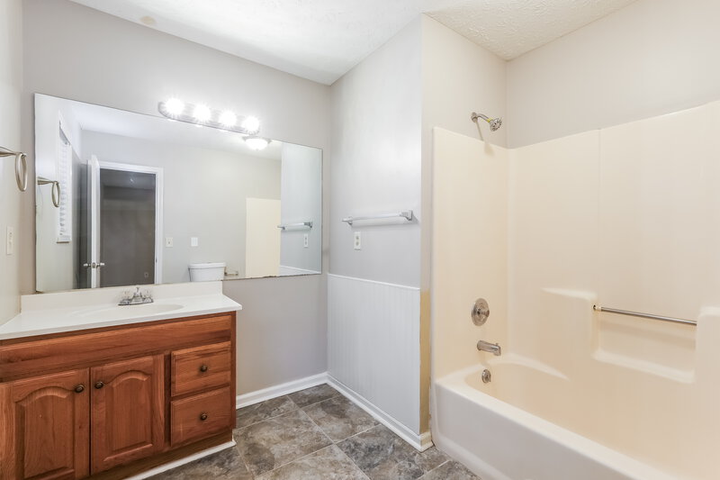 2,040/Mo, 319 Knollwood Ln Woodstock, GA 30188 Main Bathroom View