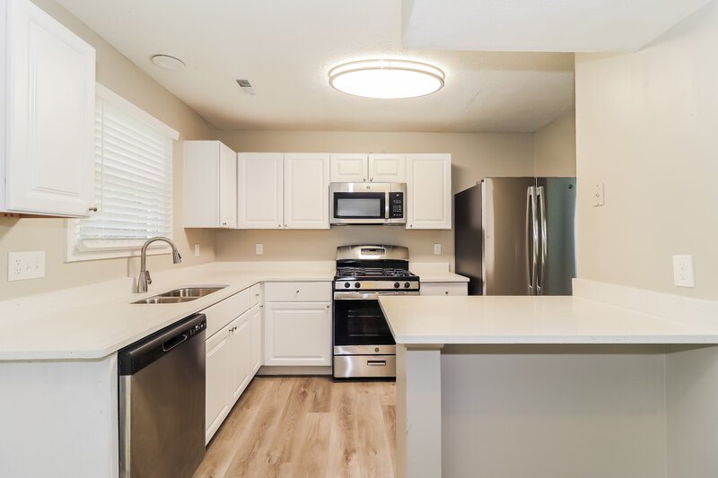 2,025/Mo, 876 Highland Ter NE Marietta, GA 30066 Kitchen View