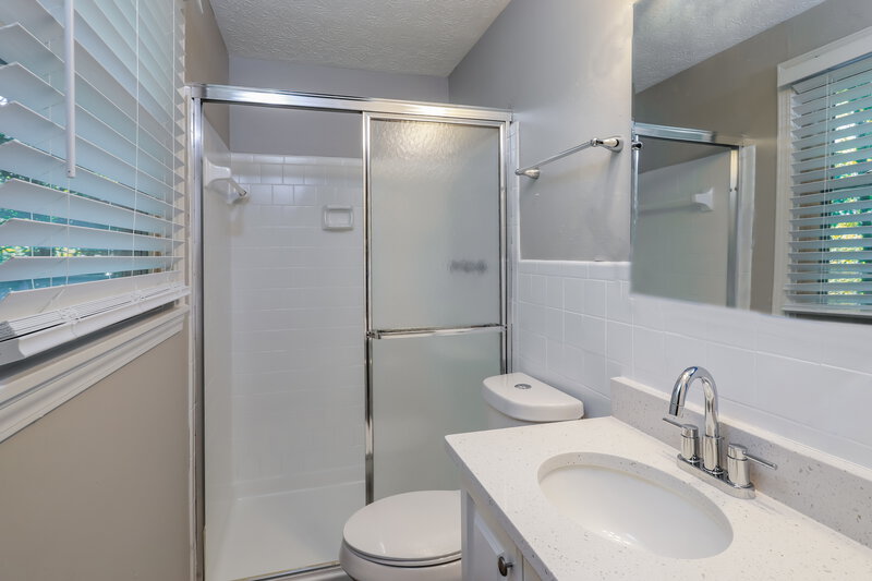 2,215/Mo, 5099 Stone Trce Stone Mountain, GA 30083 Main Bathroom View