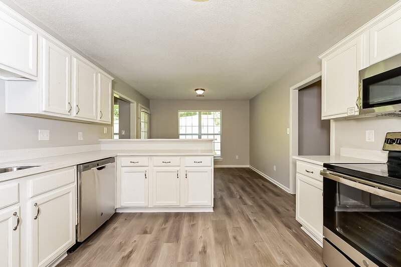 3,360/Mo, 5567 Katherine Village Dr Ellenwood, GA 30294 Kitchen View 2