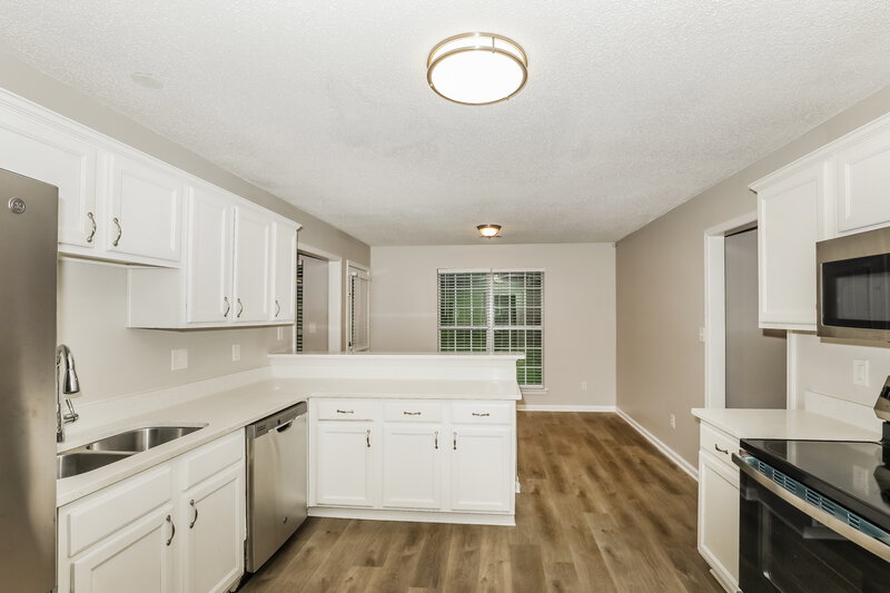 2,510/Mo, 5567 Katherine Village Dr Ellenwood, GA 30294 Kitchen View