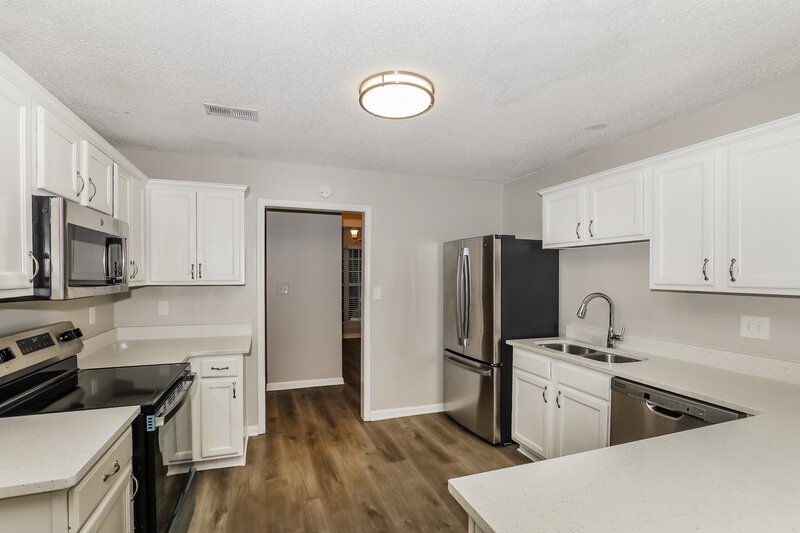2,510/Mo, 5567 Katherine Village Dr Ellenwood, GA 30294 Kitchen View 2