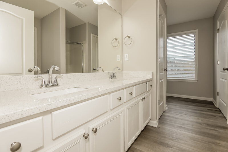 2,450/Mo, 3264 Tiara Cir Atlanta, GA 30311 Main Bathroom View