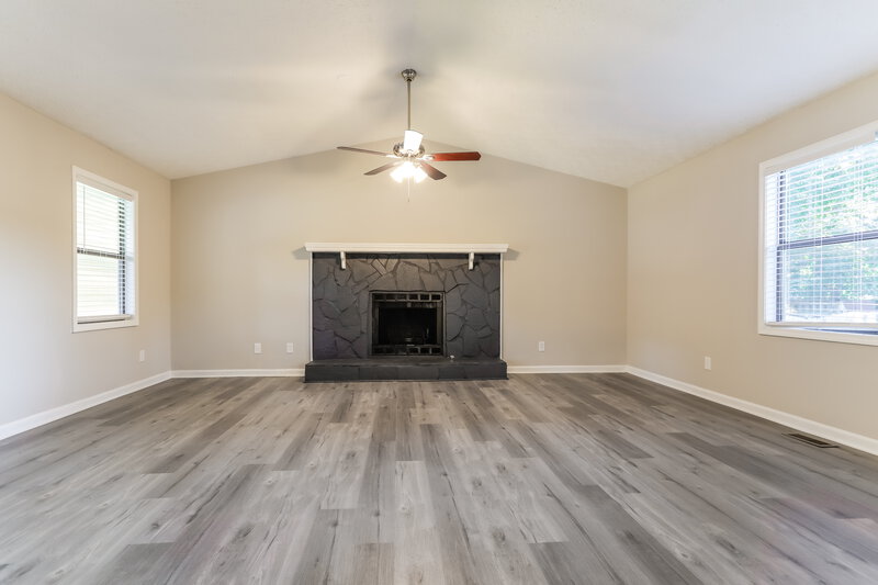 1,720/Mo, 5487 Forest Pines Dr Lithonia, GA 30058 Living Room View 2