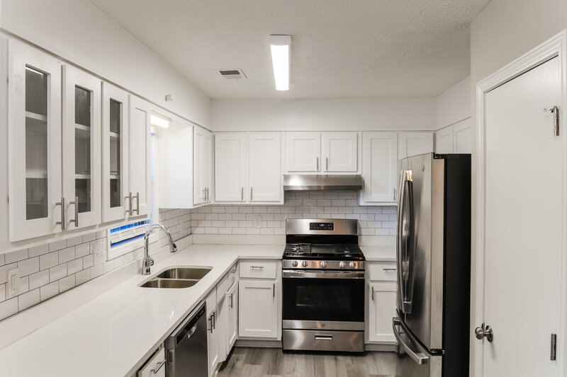 1,720/Mo, 5487 Forest Pines Dr Lithonia, GA 30058 Kitchen View