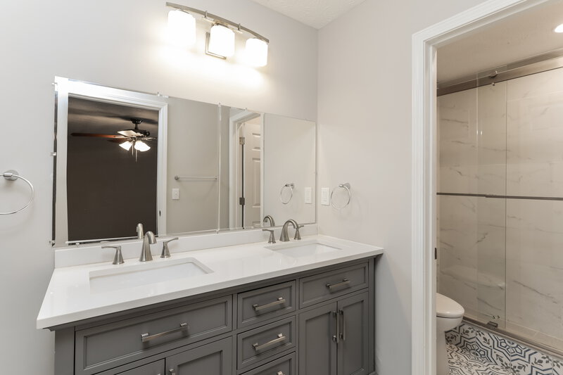 1,720/Mo, 5487 Forest Pines Dr Lithonia, GA 30058 Main Bathroom View