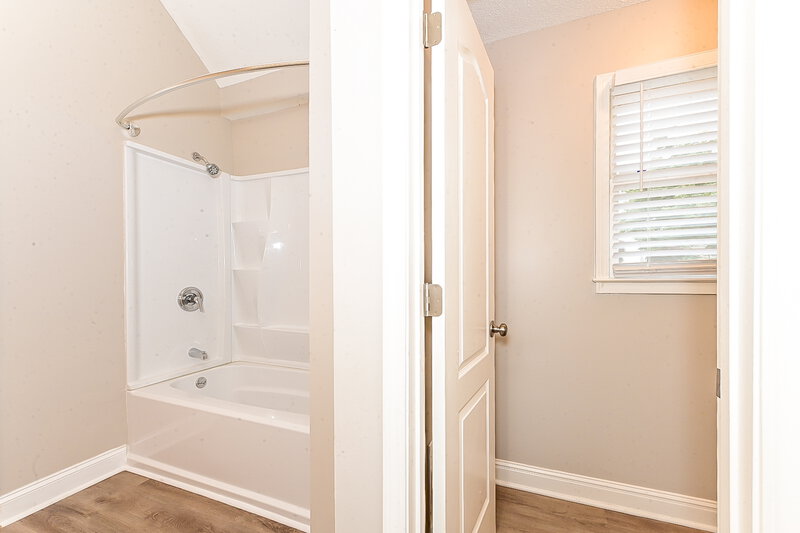 2,440/Mo, 236 Acadian Way Stockbridge, GA 30281 Main Bathroom View 2