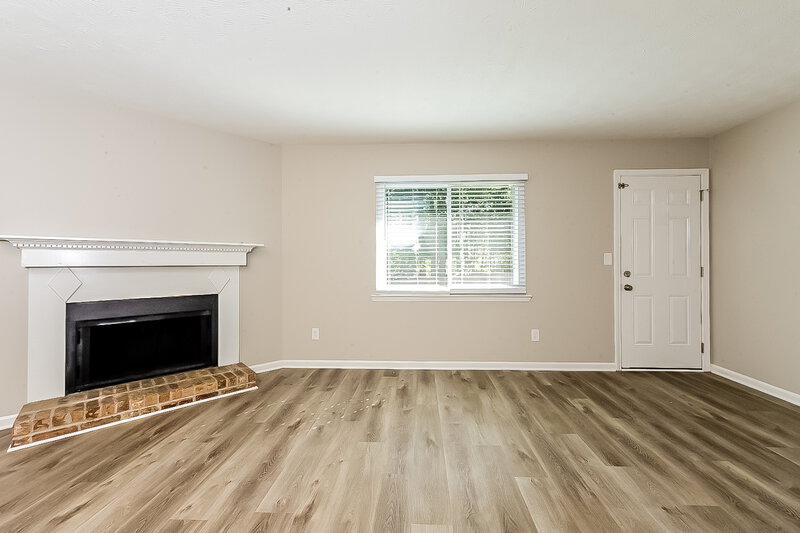 1,700/Mo, 1106 Walnut Creek Ln Jonesboro, GA 30238 Living Room View 2
