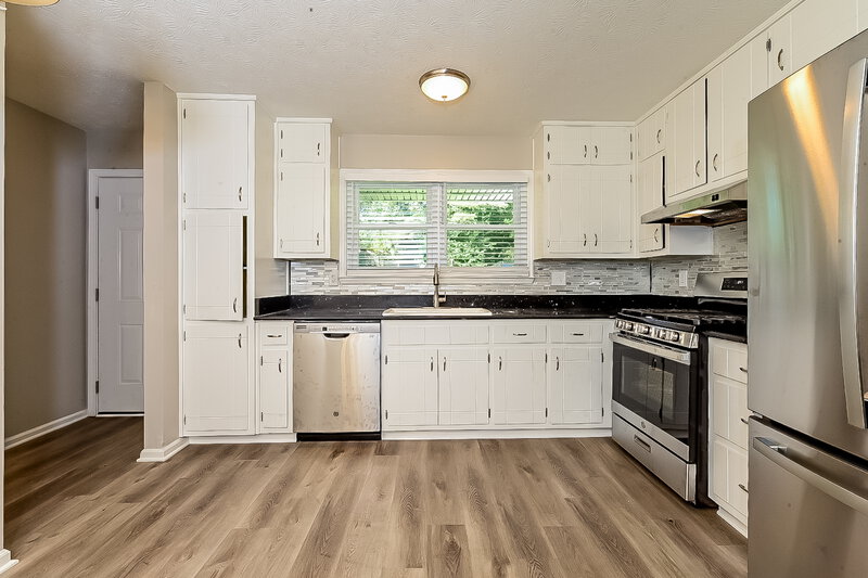 1,700/Mo, 1106 Walnut Creek Ln Jonesboro, GA 30238 Kitchen View