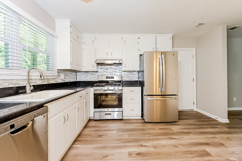 1,700/Mo, 1106 Walnut Creek Ln Jonesboro, GA 30238 Kitchen View 2
