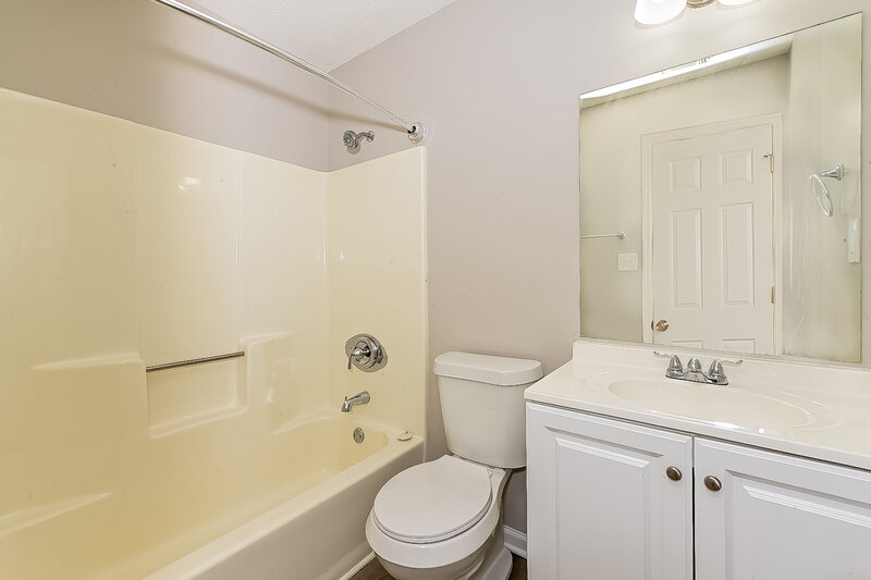 1,700/Mo, 1106 Walnut Creek Ln Jonesboro, GA 30238 Bathroom View