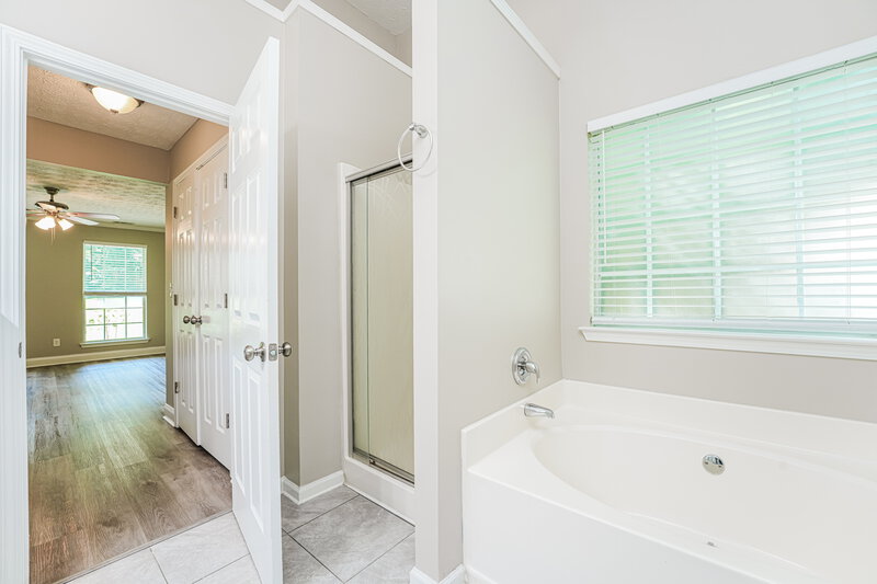 2,095/Mo, 9295 Tara Dr Sw Covington, GA 30014 Main Bathroom View 2
