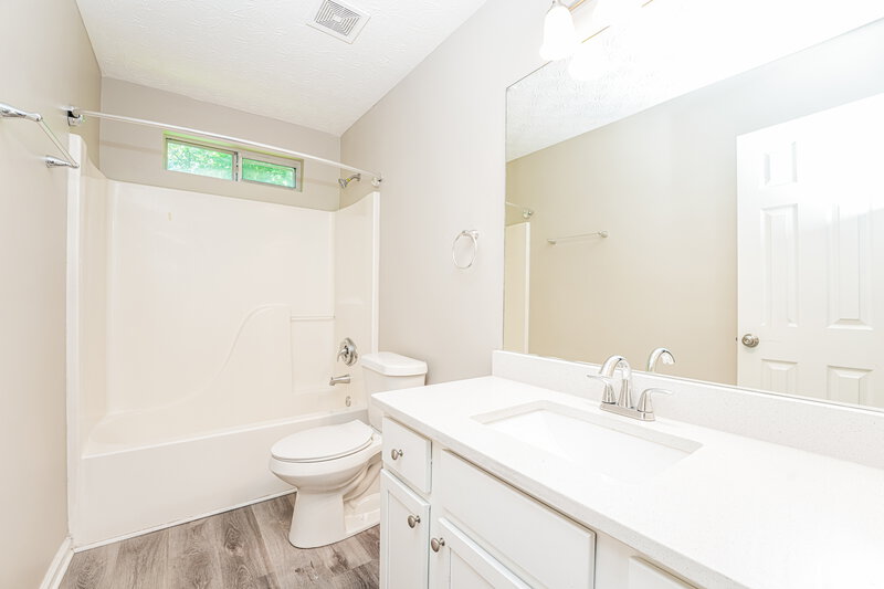 2,095/Mo, 9295 Tara Dr Sw Covington, GA 30014 Bathroom View