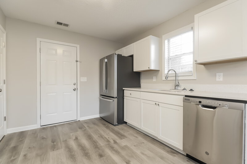1,870/Mo, 315 Kelly's Walk Locust Grove, GA 30248 Kitchen View 2