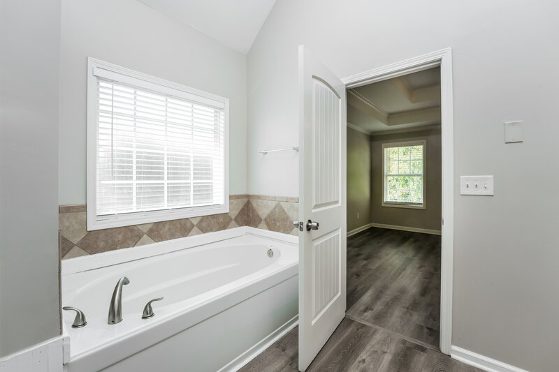 3,360/Mo, 2054 Jessica Way Conyers, GA 30012 Main Bathroom View 2