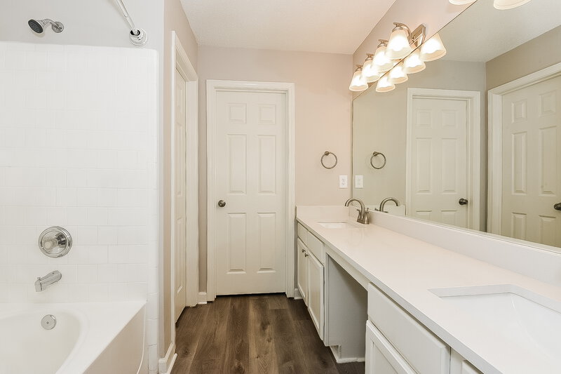 2,095/Mo, 1092 Dunedin Trail Woodstock, GA 30188 Main Bathroom View